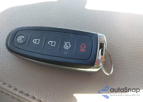 2018 Ford Escape Titanium z USA, uszkodzony, nr VIN 1FMCU0J9XJUB67342